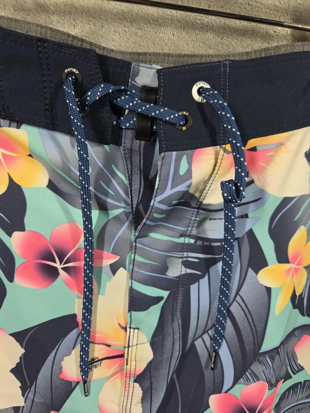 Hurley Phantom Board Shorts Mens 36 Multicolor Floral Tropical Surf Swim